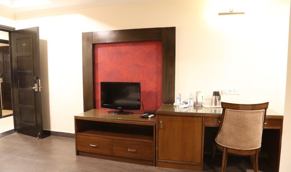 Chirag Residency Hotel New Delhi Exterior photo
