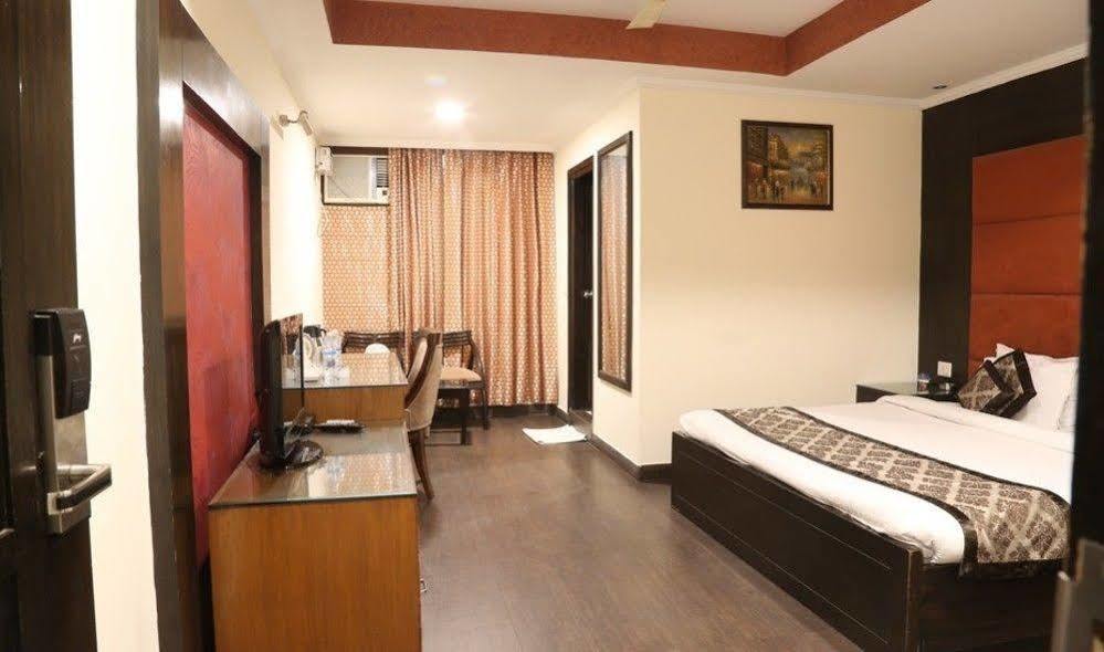 Chirag Residency Hotel New Delhi Exterior photo
