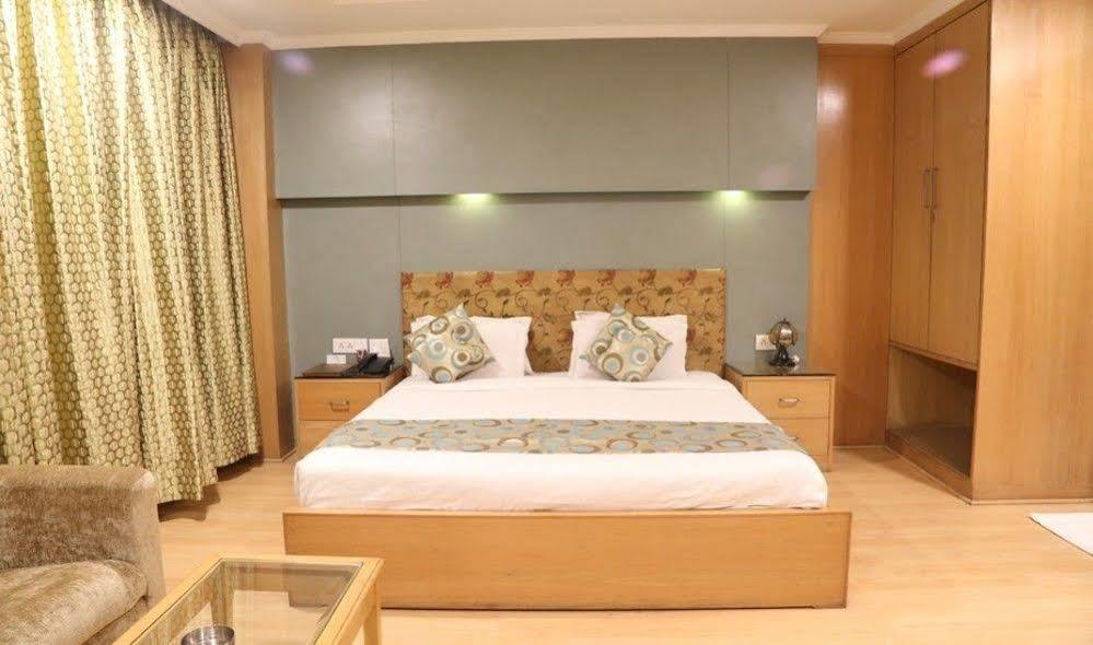 Chirag Residency Hotel New Delhi Exterior photo